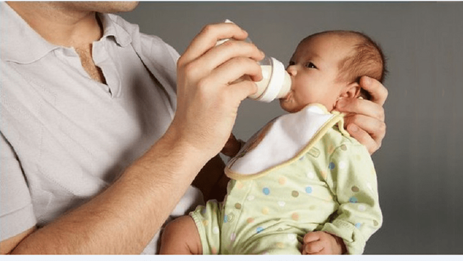 Trẻ sơ sinh mấy tiếng cho ăn 1 lần? Công thức tính lượng sữa chuẩn nhất 1