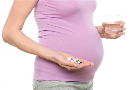 Bà bầu uống efferalgan 500mg có thể gây sảy thai, dị tật thai nhi